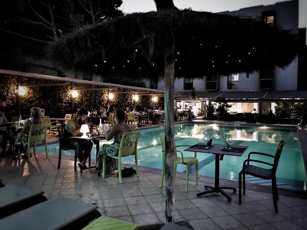Hotel Aquarius Canet-en-Roussillon Buitenkant foto